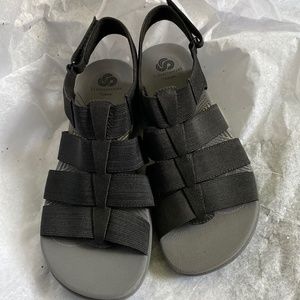 *Brand New* CLARKS Women's Arla Shaylie Platform Cloud Stepper Sandals